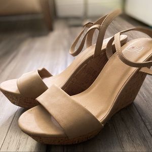 ✨Creme Heels! size 10! $13.00